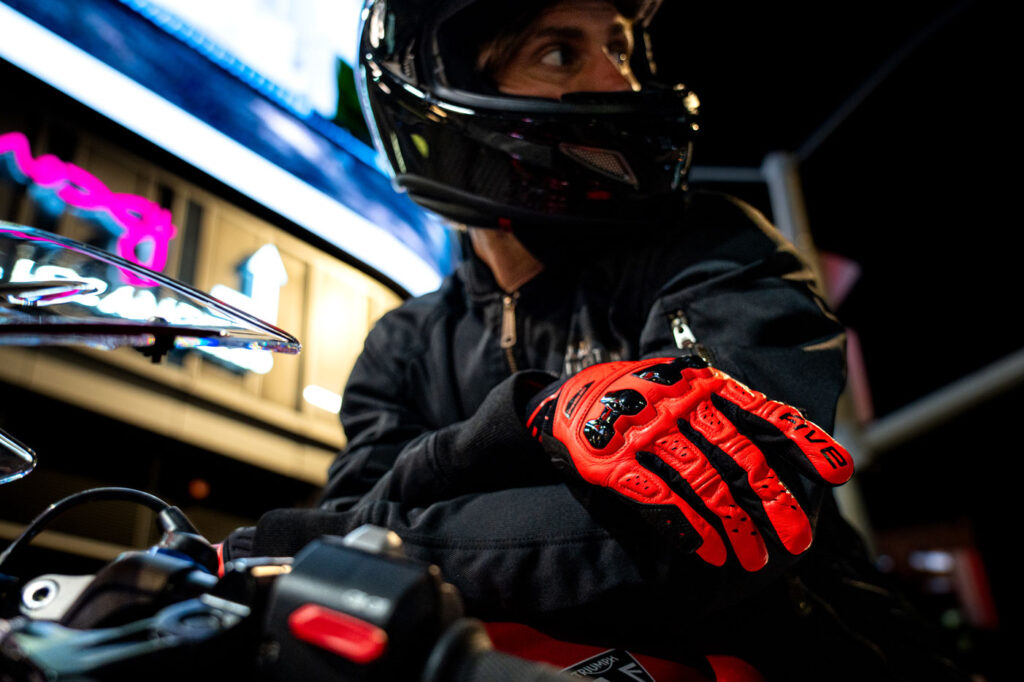 five moto street rs2 evo2 fluored black action 5