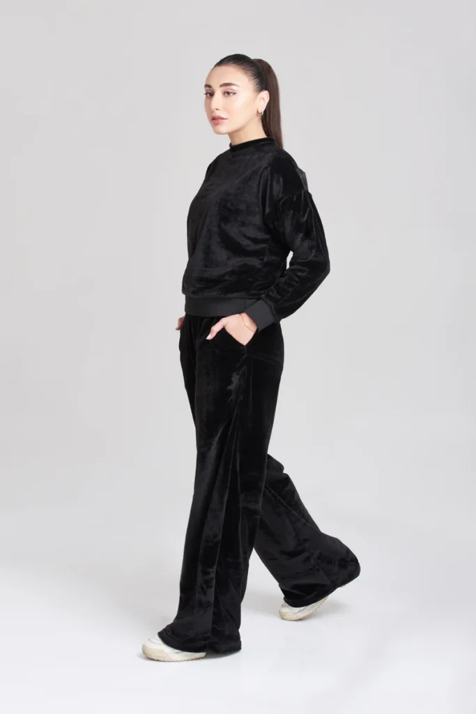 Two-piece premium black athletic tracksuit for men, moisture-wicking fabric for gym and sports.